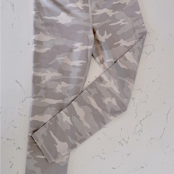 Athleta Elation 7/8 Tight - Picture 2 of 4